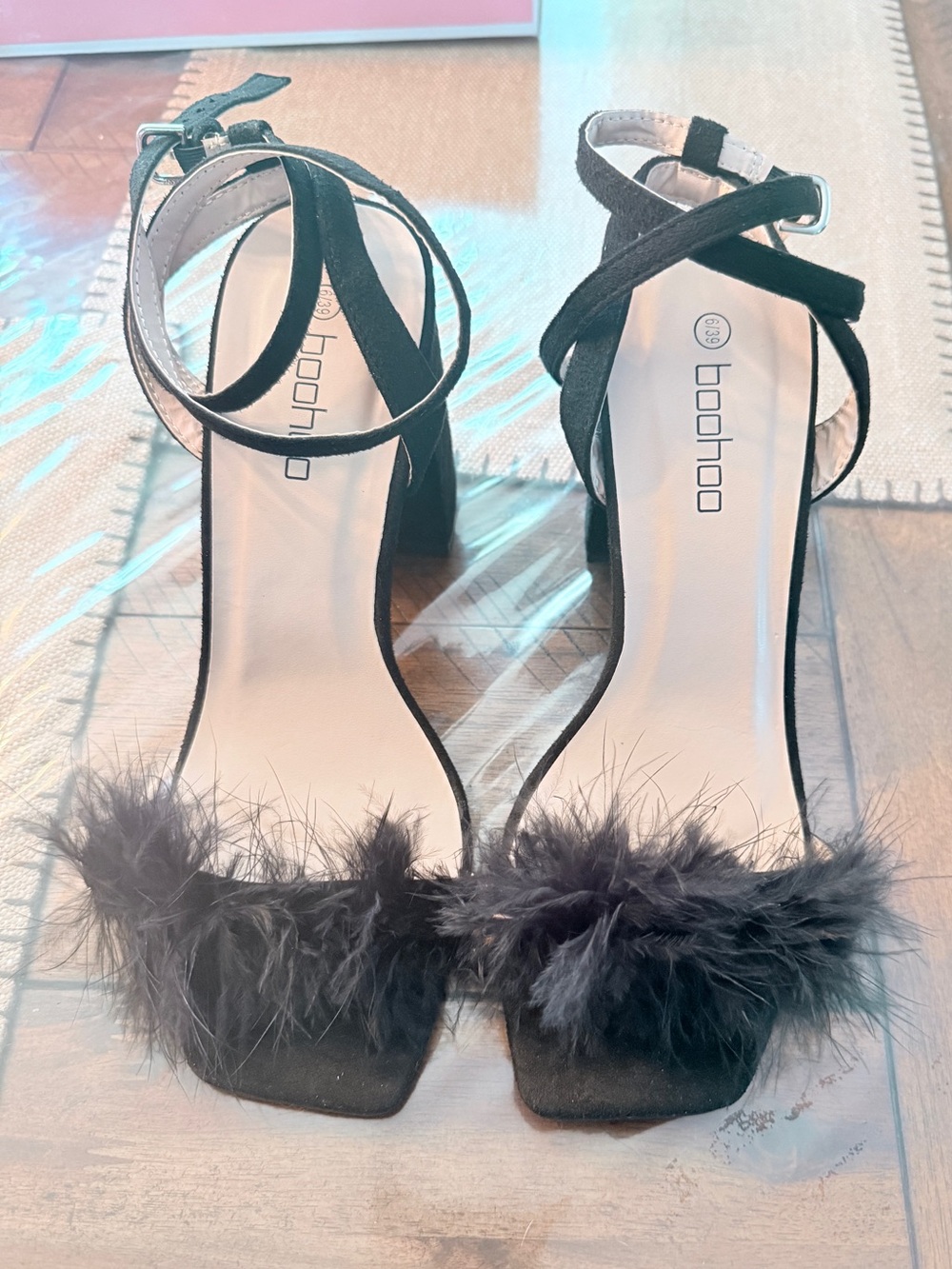 Boohoo Black Feather Strap Block Heel Sandals US 8 NWOT